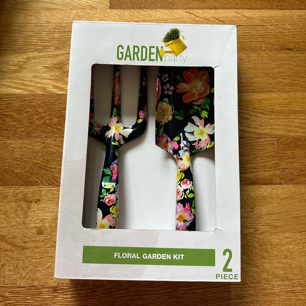 Garden party 2 piece floral garden kit